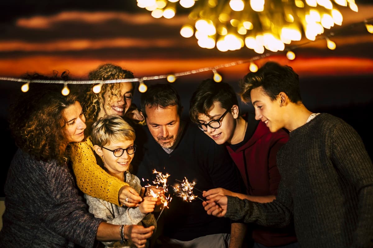 Steps to Organize a Family Reunion Party on This New Year’s Eve in Dubai